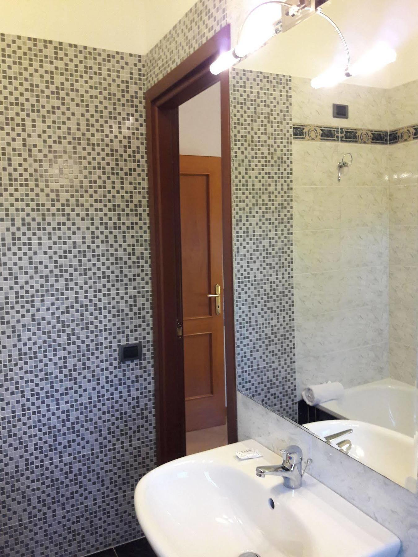 ヌーバ フィエラ B&B ポンテ・ガレリア エクステリア 写真